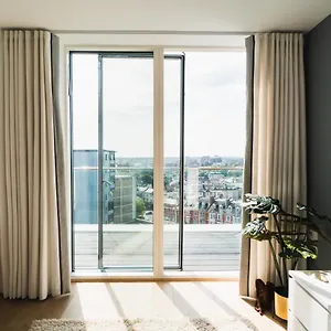 https://penthouse-at-the-chocolate-box.tophotelsbath.com