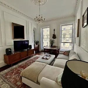 https://stunning-georgian-central-bath-home.tophotelsbath.com