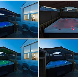 https://the-bells-hot-tub-on-private-terrace-apartments.hotelsin-chester.com