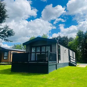  Holiday home Silver Wood With Hot Tub