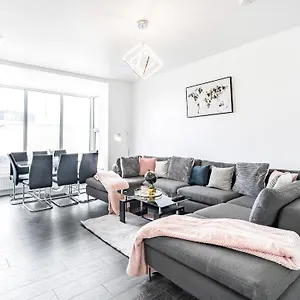 https://sea-view-apartment-one-uk36846.hotelsin-chester.com